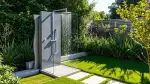 Outdoor-Dusche mit Bodenmontage