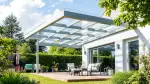 Terrassenüberdachung mit Regenschutz