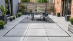 Outdoor-Teppich Industrial: Rohe Ästhetik für den Garten